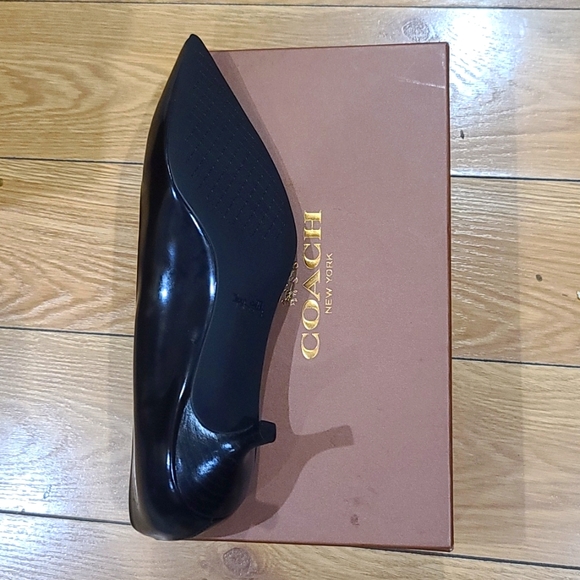 Low Heel COACH Shoes. BLACK COLOR, SIZE 9. - Picture 4 of 12